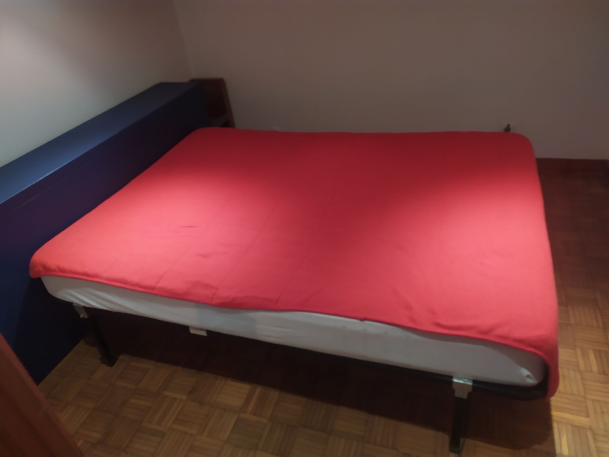 Cabeceira/cama .
