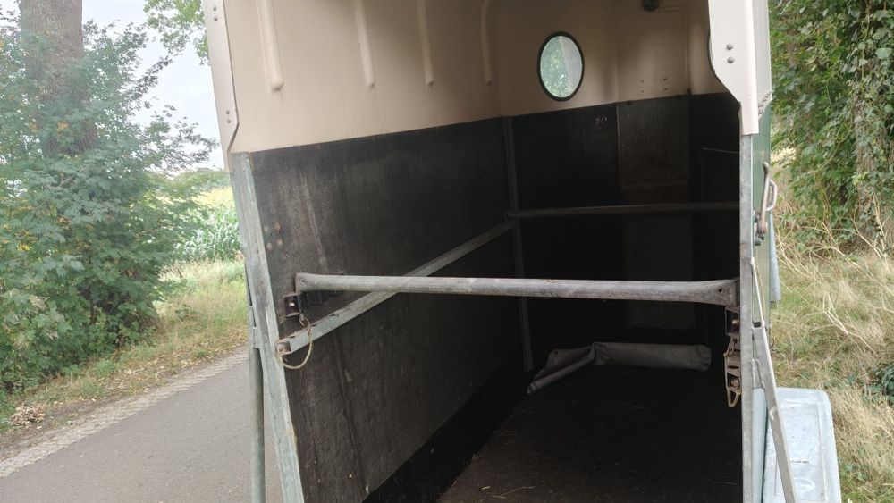 Przyczepa konna dla koni 1,5 konia Wesco 1300kg !