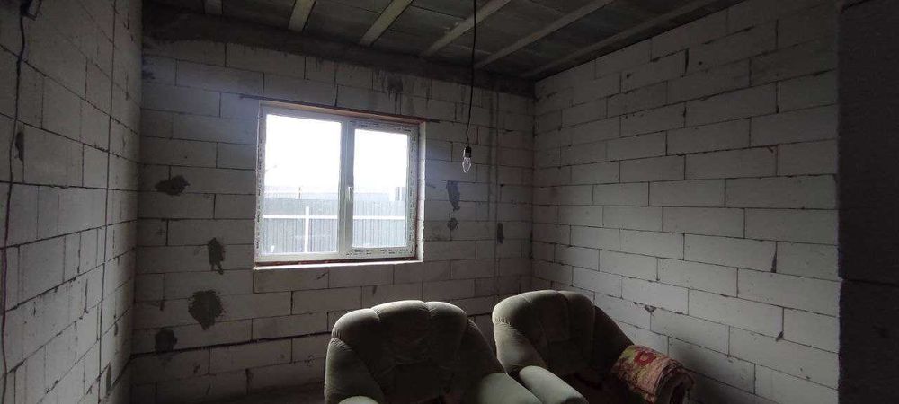 Коттедж з бомбоупорним дахом в Любимовке (Гуровщина) – 15 км от Киева!