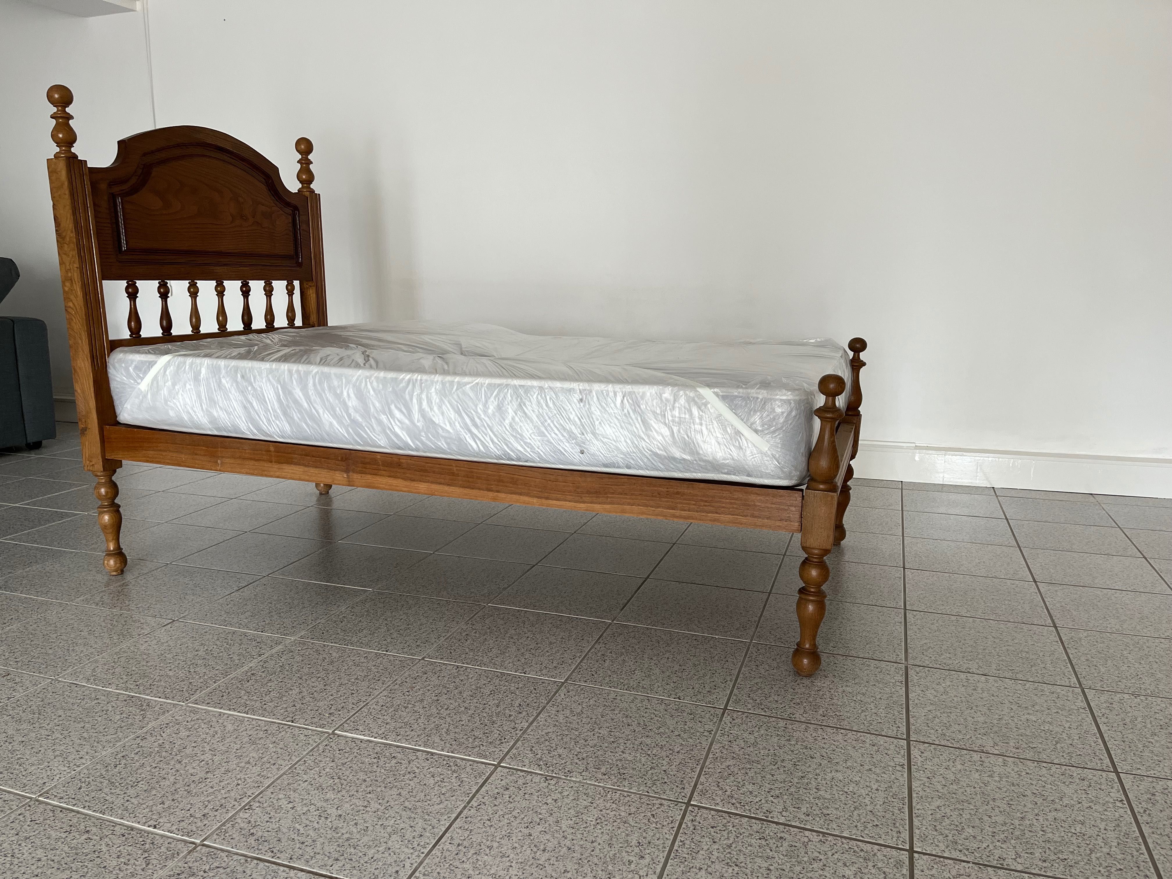 Vendo cama de solteiro+estrado+colchão