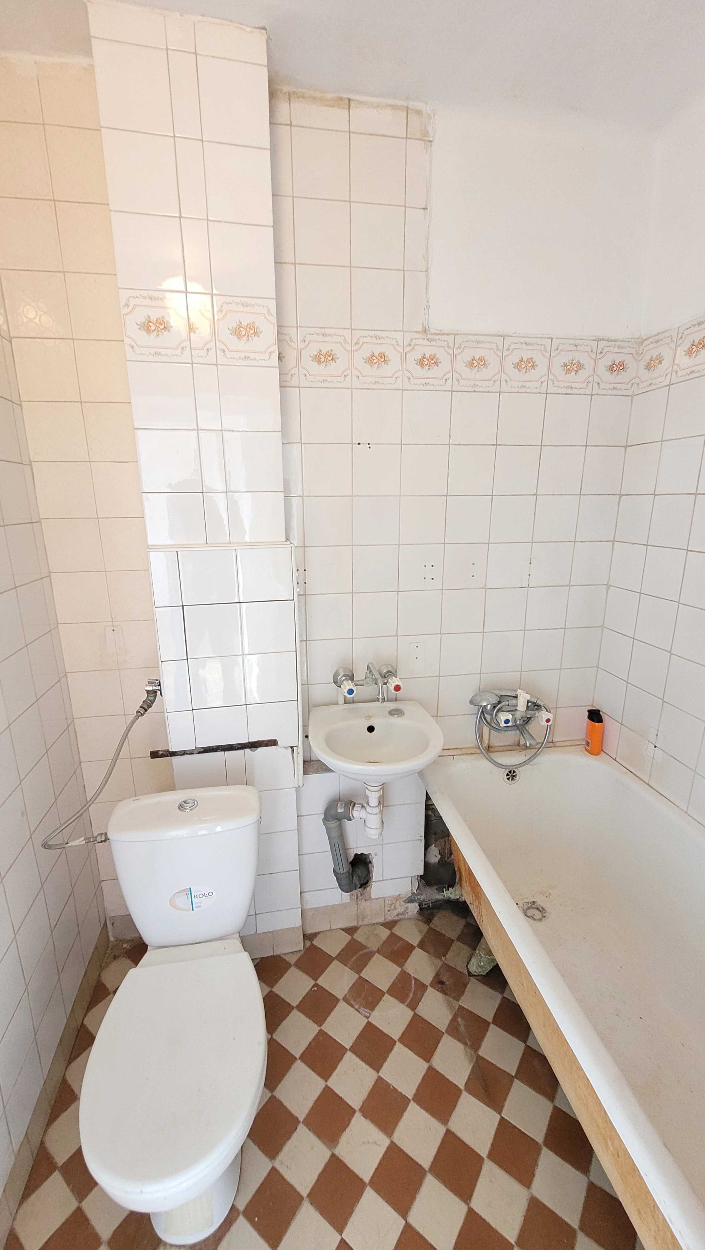 Sprzedam M3 - 50,04m2, Puławy, ul. Centralna (do remontu)