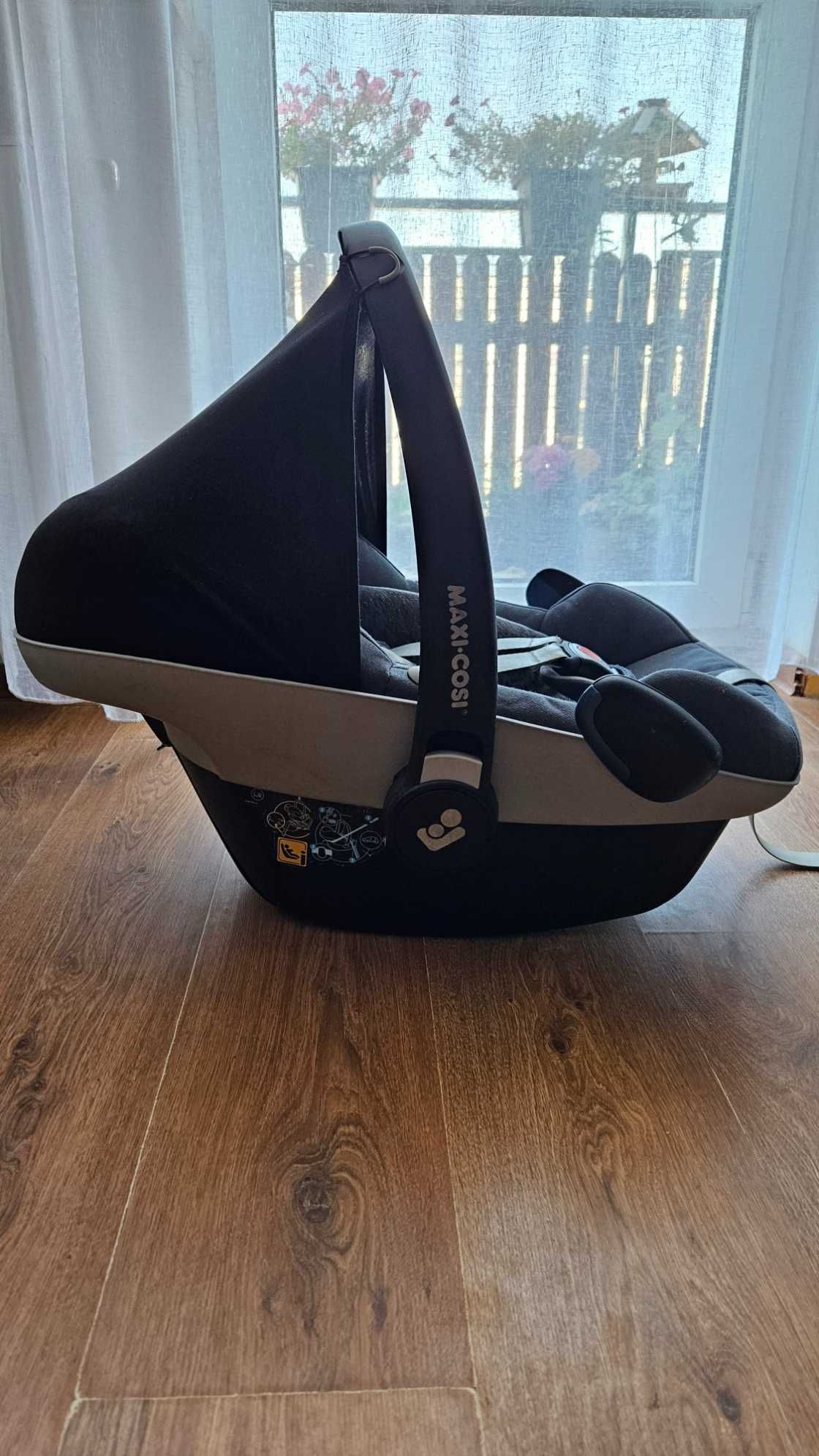 Fotelik z bazą: Maxi Cosi Pebble Pro i-Size z bazą FamilyFix3