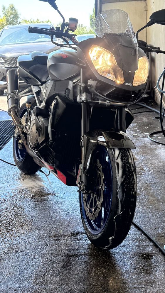 Aprilia tuono rsv1000r gen 2