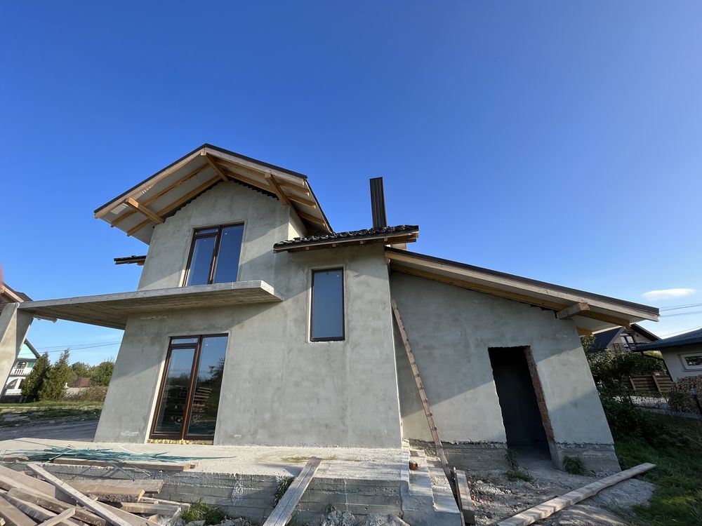 Продам сучасний особняк з терасою