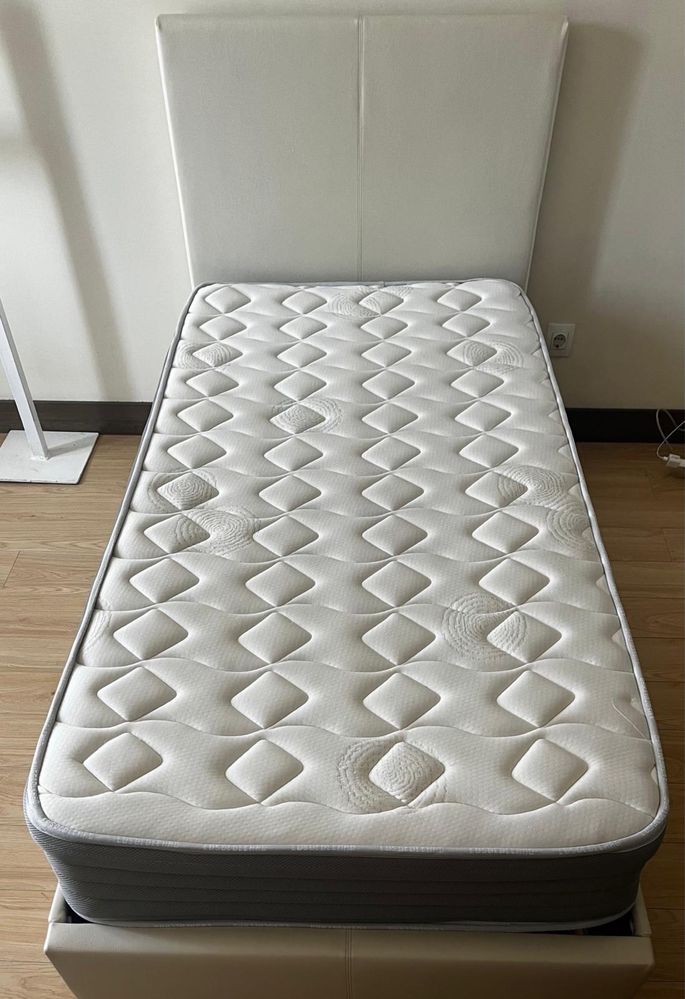 Cama de solteiro com colchão e estrado