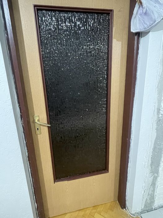 Міжкімнатні двері 8 штук + 2 вхідних дверей