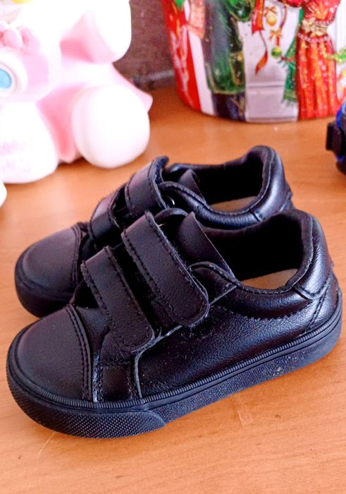 Дитячі шкіряні кросівки