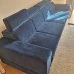 Granatowa sofa + dwie pufy