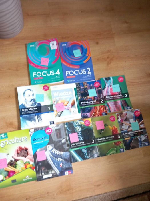 Sprzedam podręczniki do 1, 2, 3 kl liceum widoczne na zdjęciach