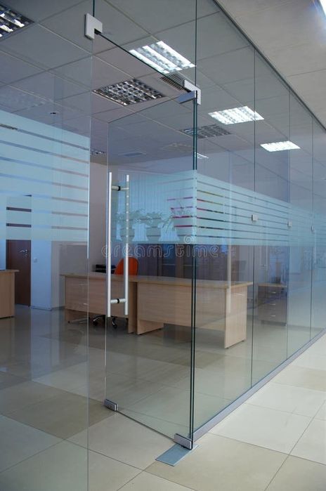 Скляні двері розсувні розпашні офісні в проєм купити замовлення скло
