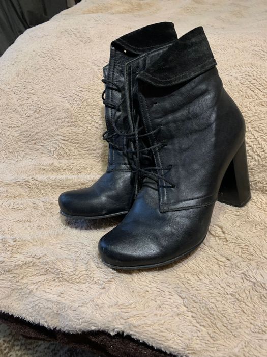 Продам взуття жіноче ботінки
