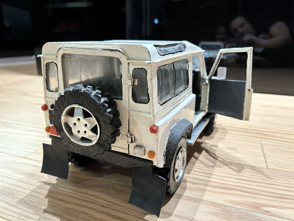 Land Rover Defender 90 escala 1:10