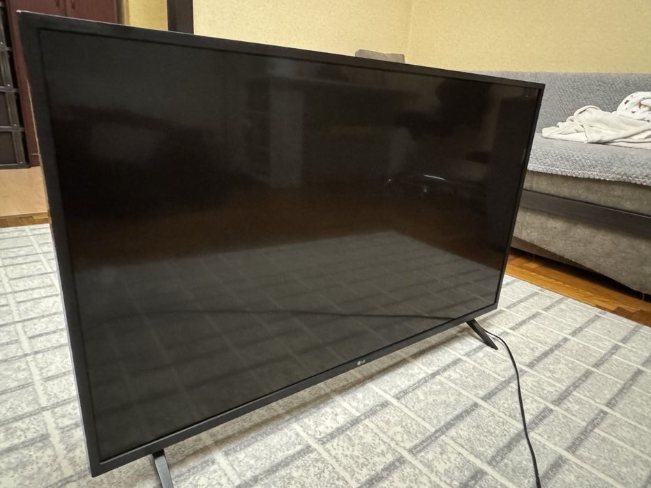 Телевізор LG 43 розбита матриця