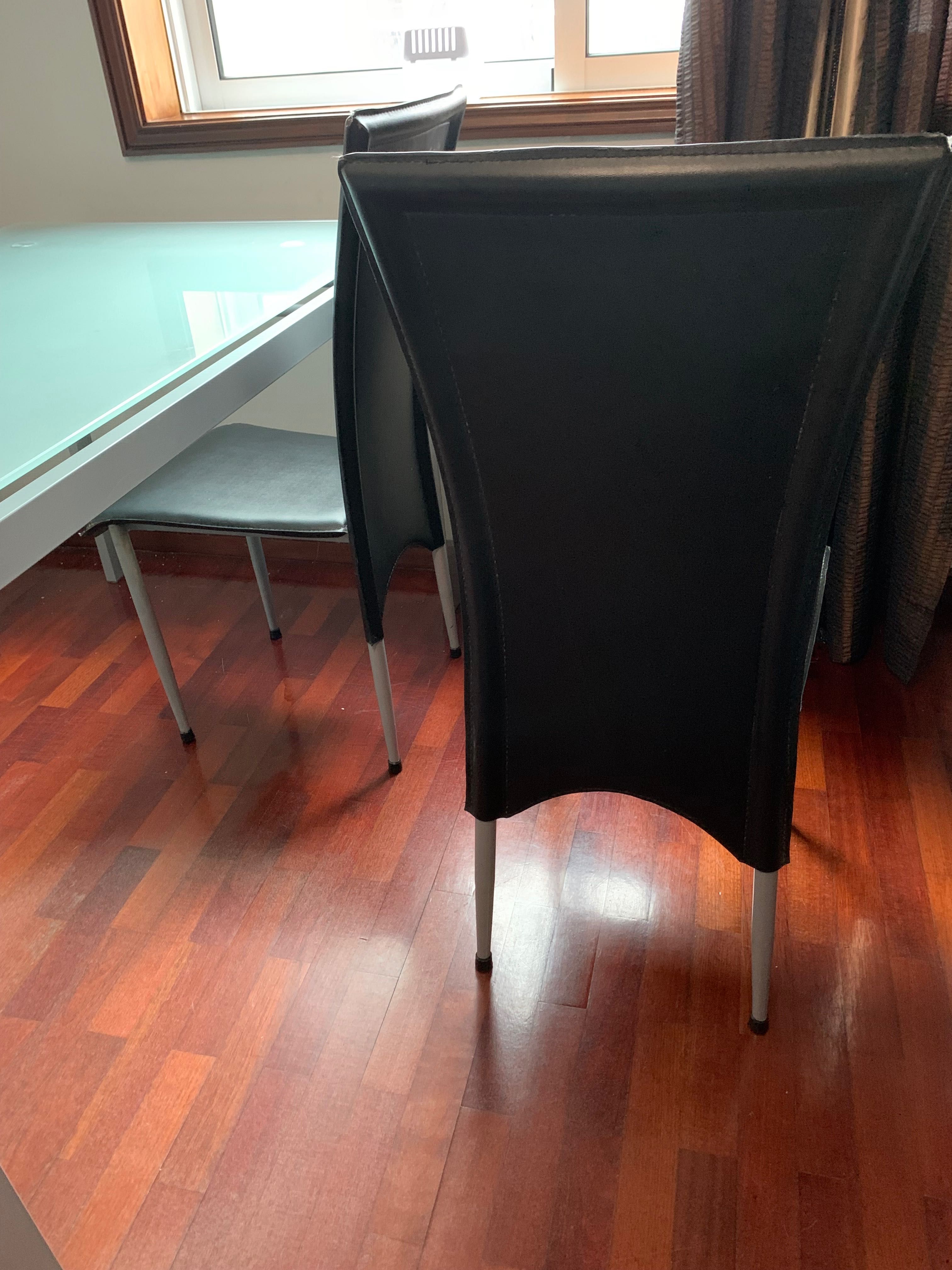 Mesa de cozinha com vidro temperado 140x80 + 4 cadeiras