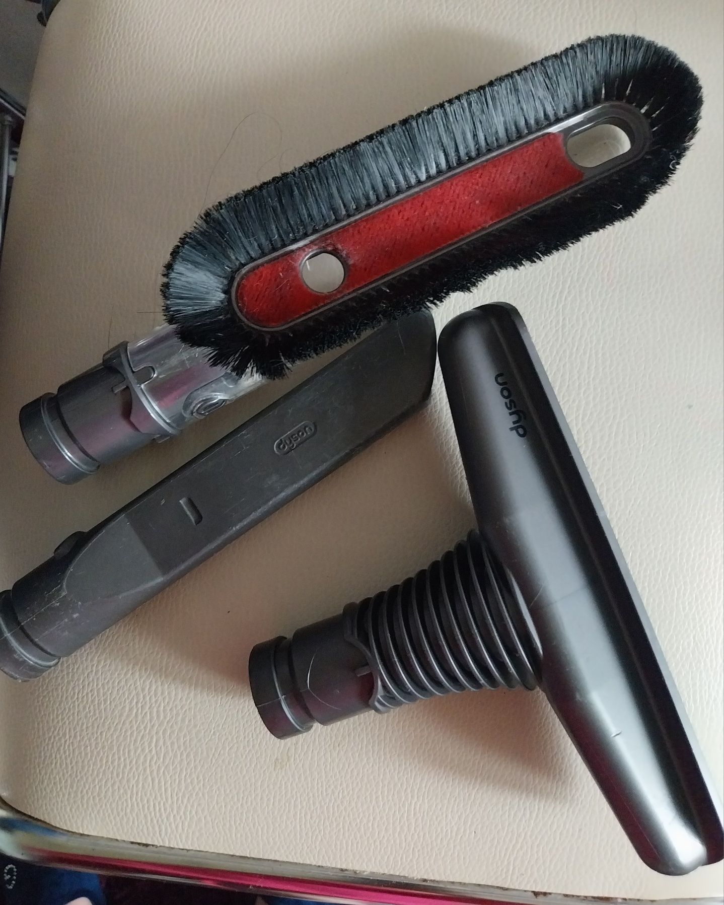 Насадки для пилососа Dyson.