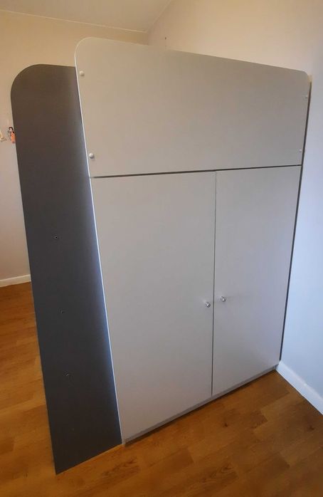 Łóżko piętrowe antresola dla dzieci z biurkiem szafą biały szary Combi