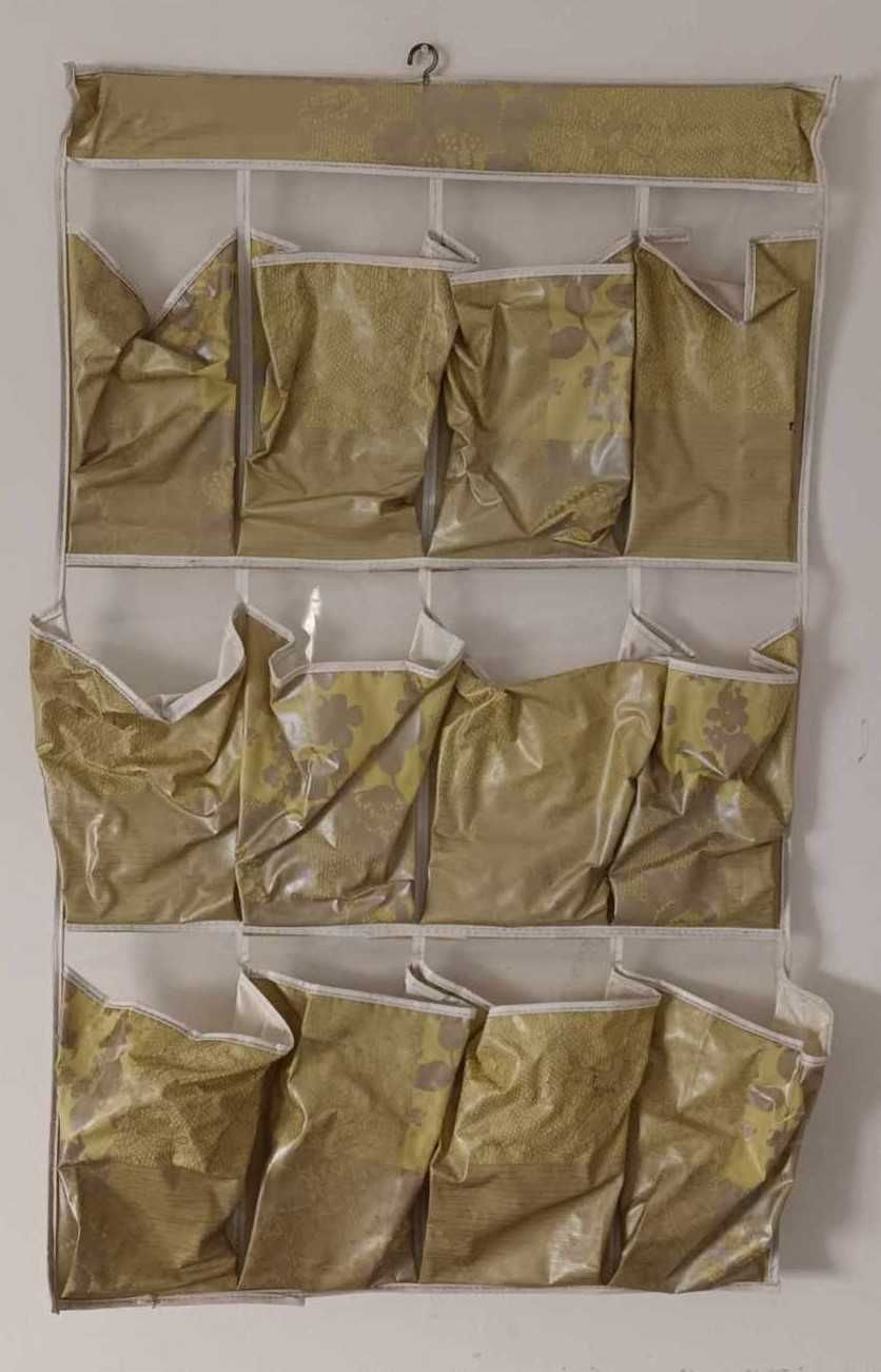 Vende-se Sapateira Plástico