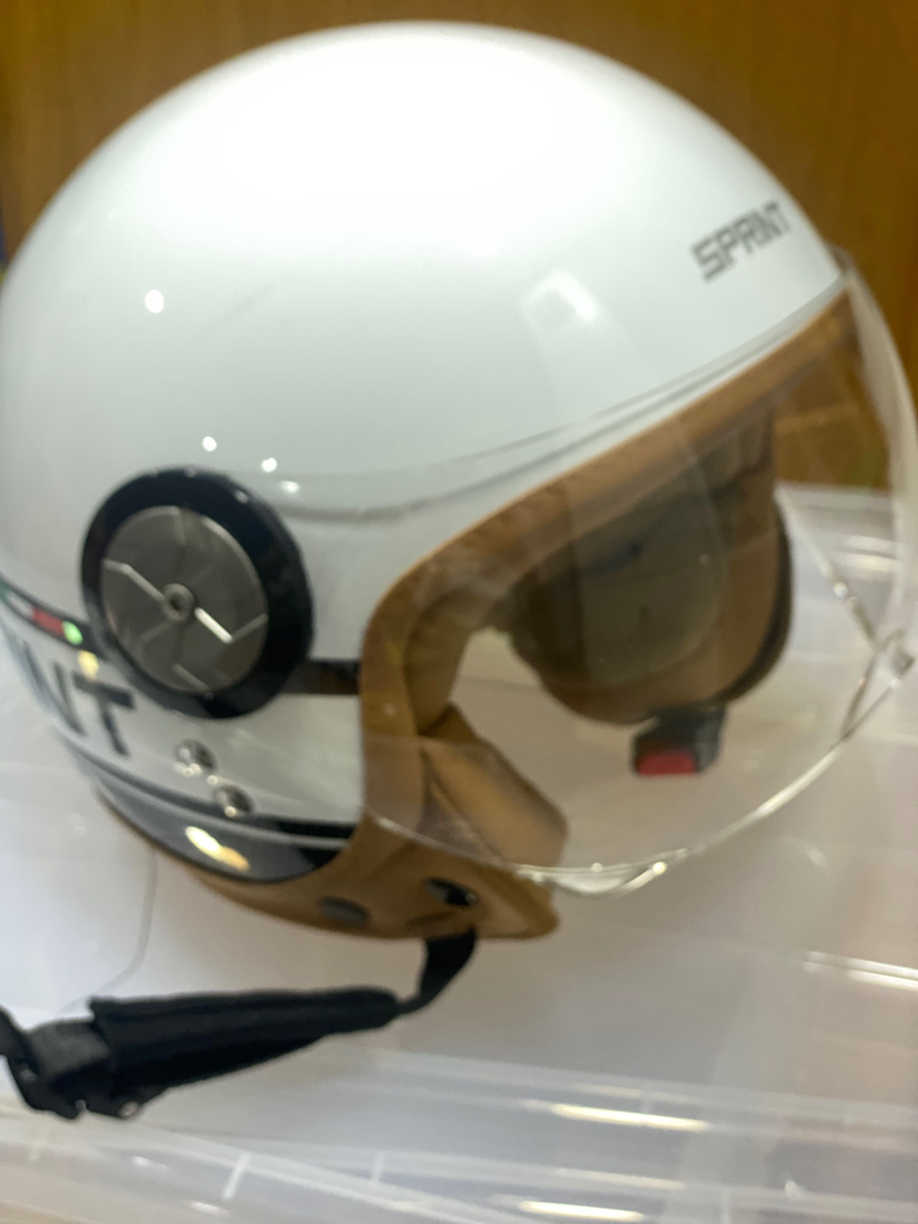 Capacete de marca Sprint branco
