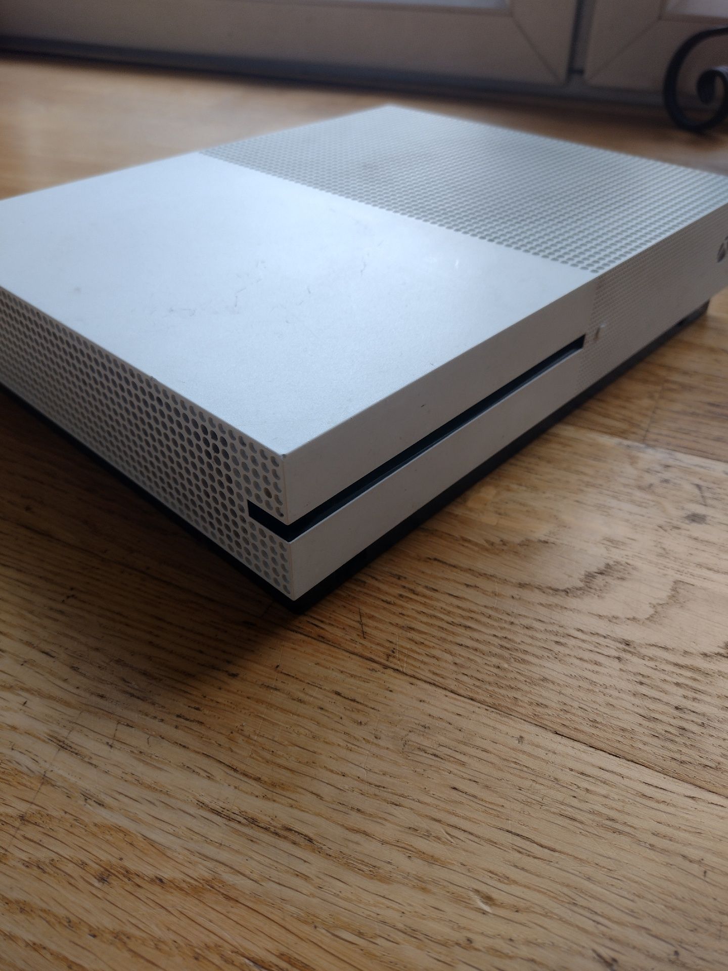 Xbox one S sprawny z 1 kontrolerem,2 grami