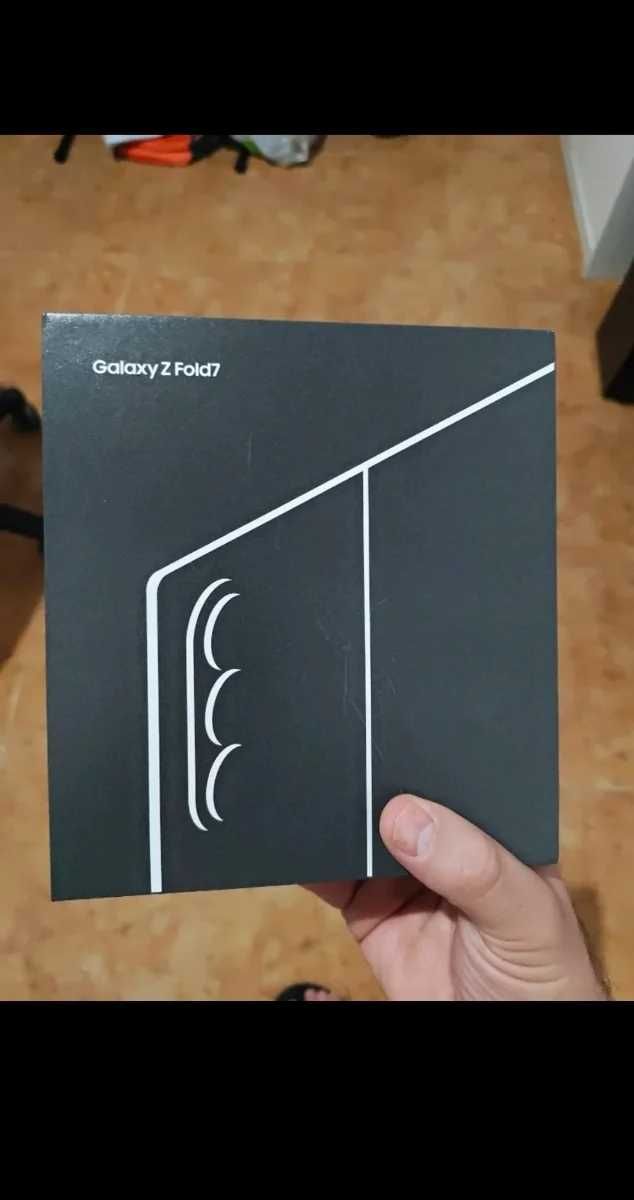 Samsung Fold 7 com fatura