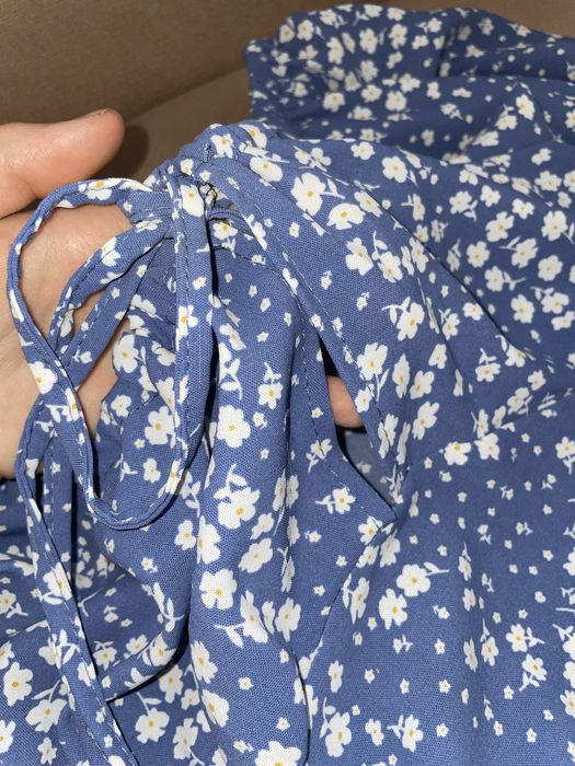 Плаття голубе у квіточку