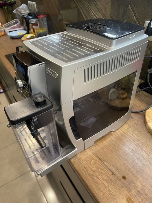 Продам кавомашину Delonghi