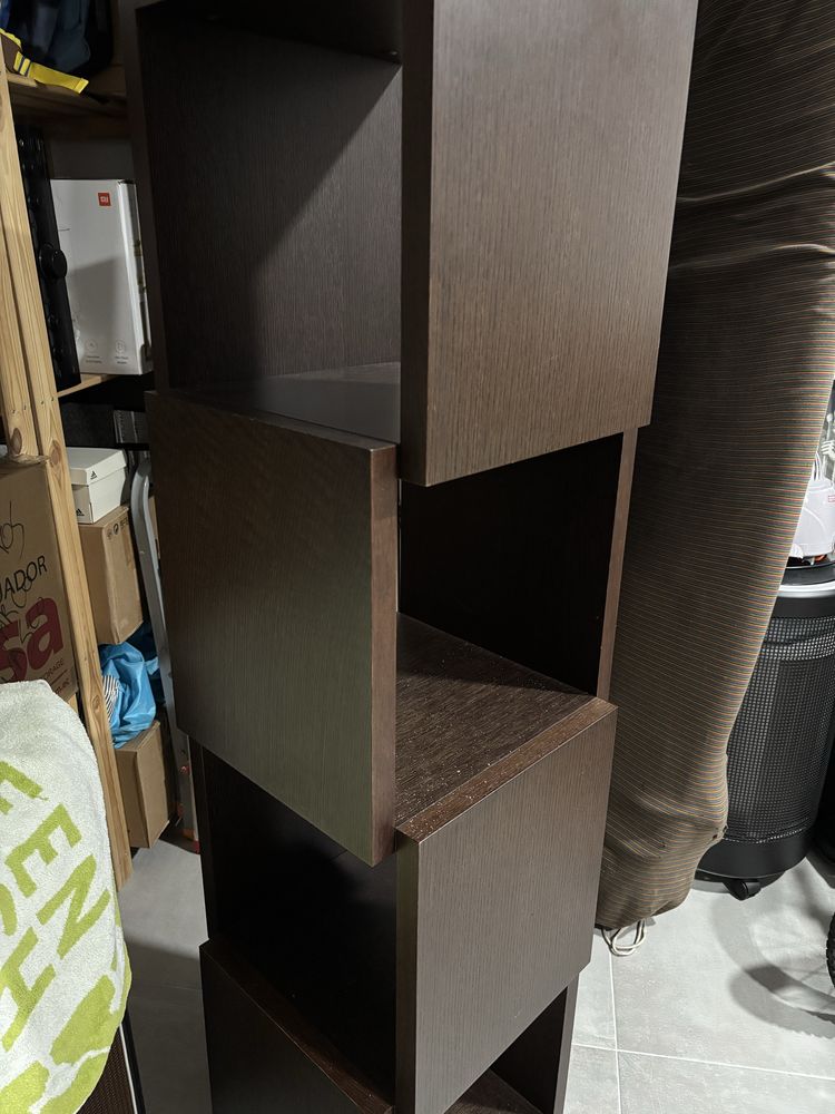Estante vertical rotativa