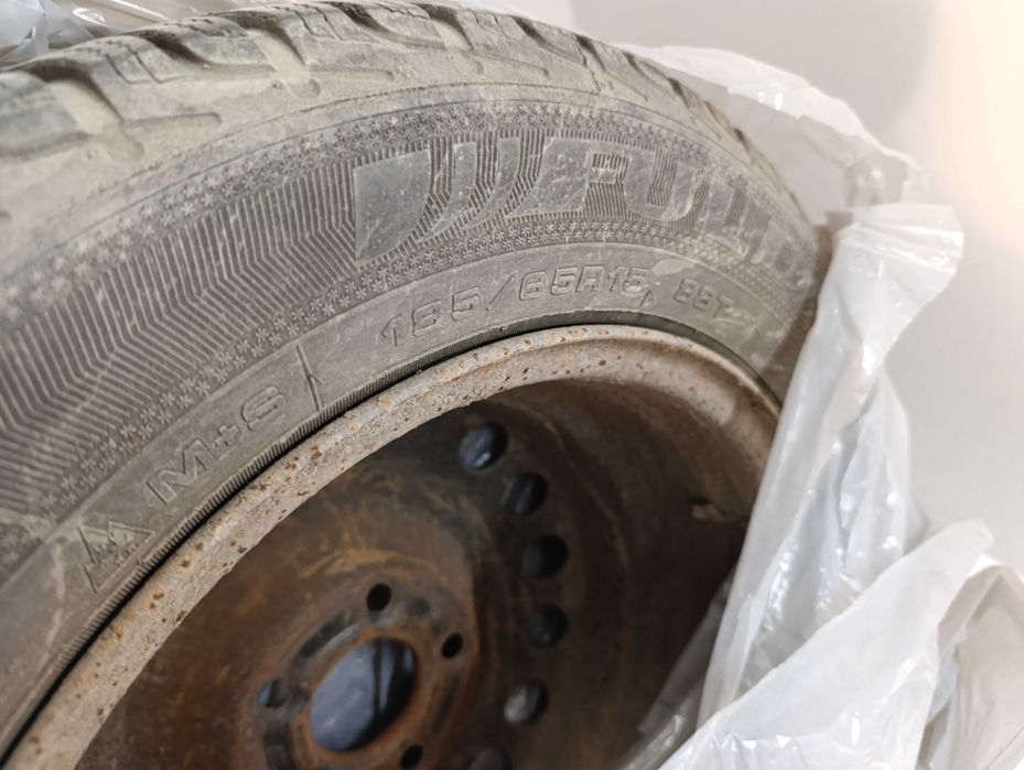 4x używane koła stalowe (felgi) z zimowymi oponami 185/65R15 88T