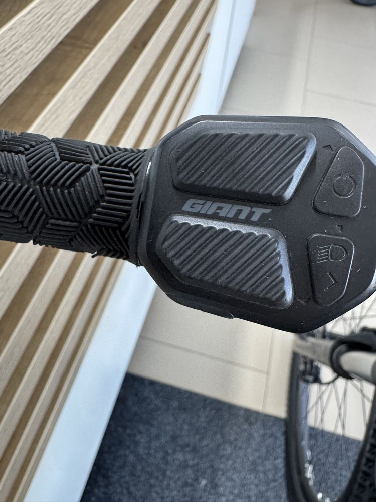 Електровелосипед Giant Fathom