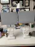 Candeeiros em gesso com abajur de shantung