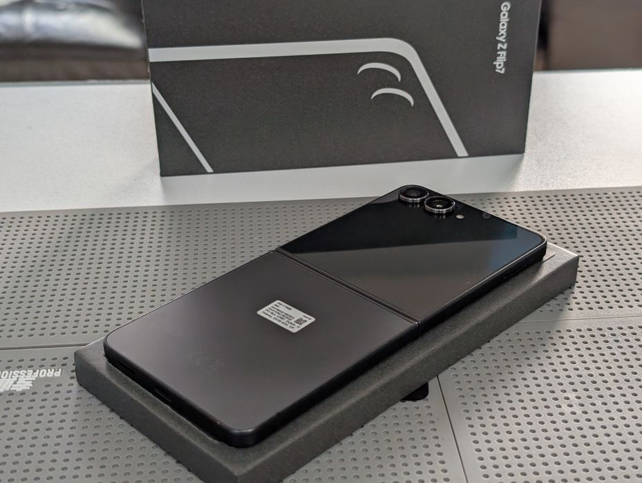 Samsung Galaxy Z Flip 7 – 256 GB/ jak nowy/gwarancja