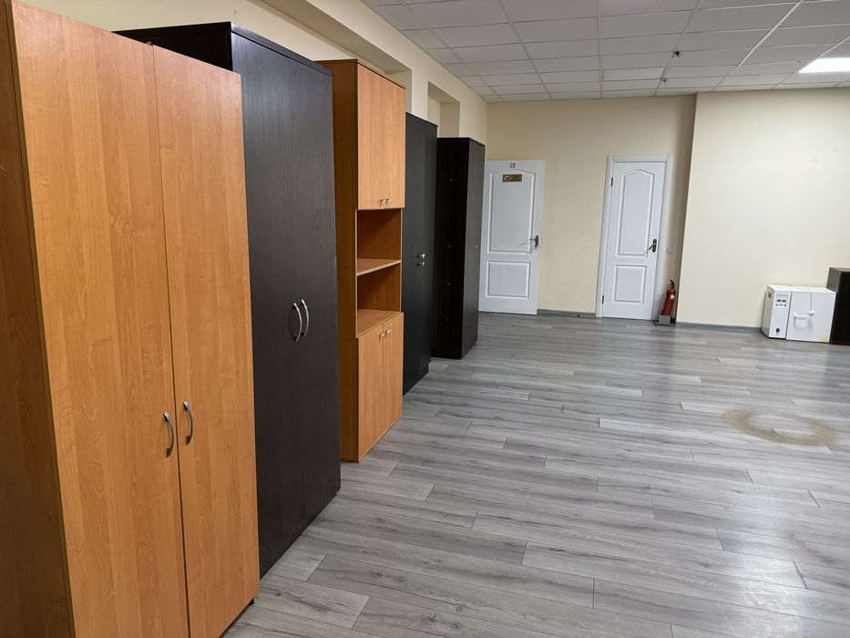Оренда офісу з ремонтом, меблями, 180,3 м.кв, всі коммунікації