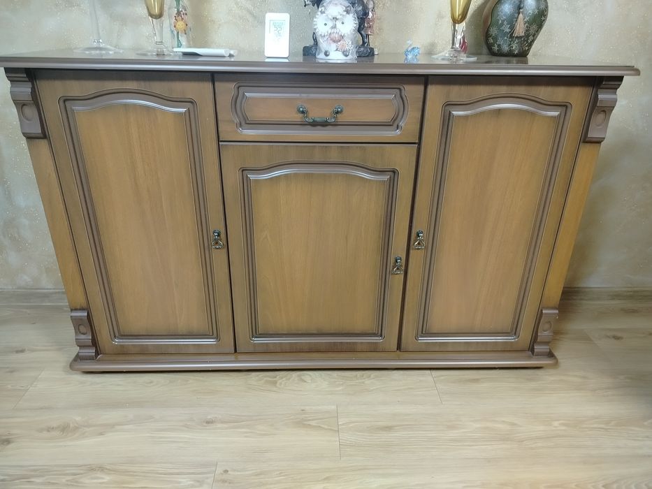 Meble krzesła Komoda lustro szafka RTV witryna