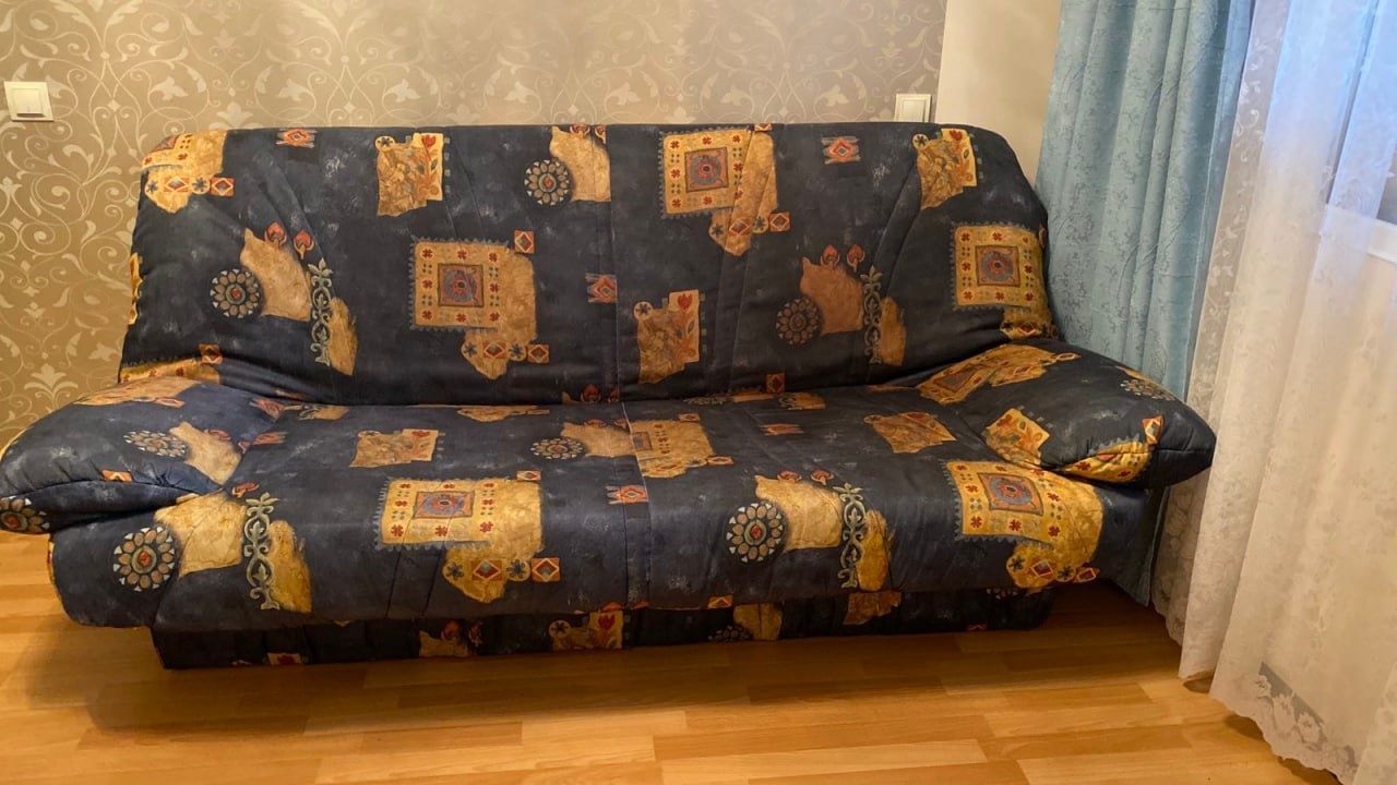 Розкладний диван ( виробництво Італія)  з нішею і кресло
