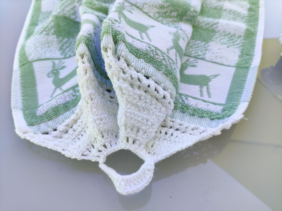Conjunto de uma toalha e dois panos de cozinha