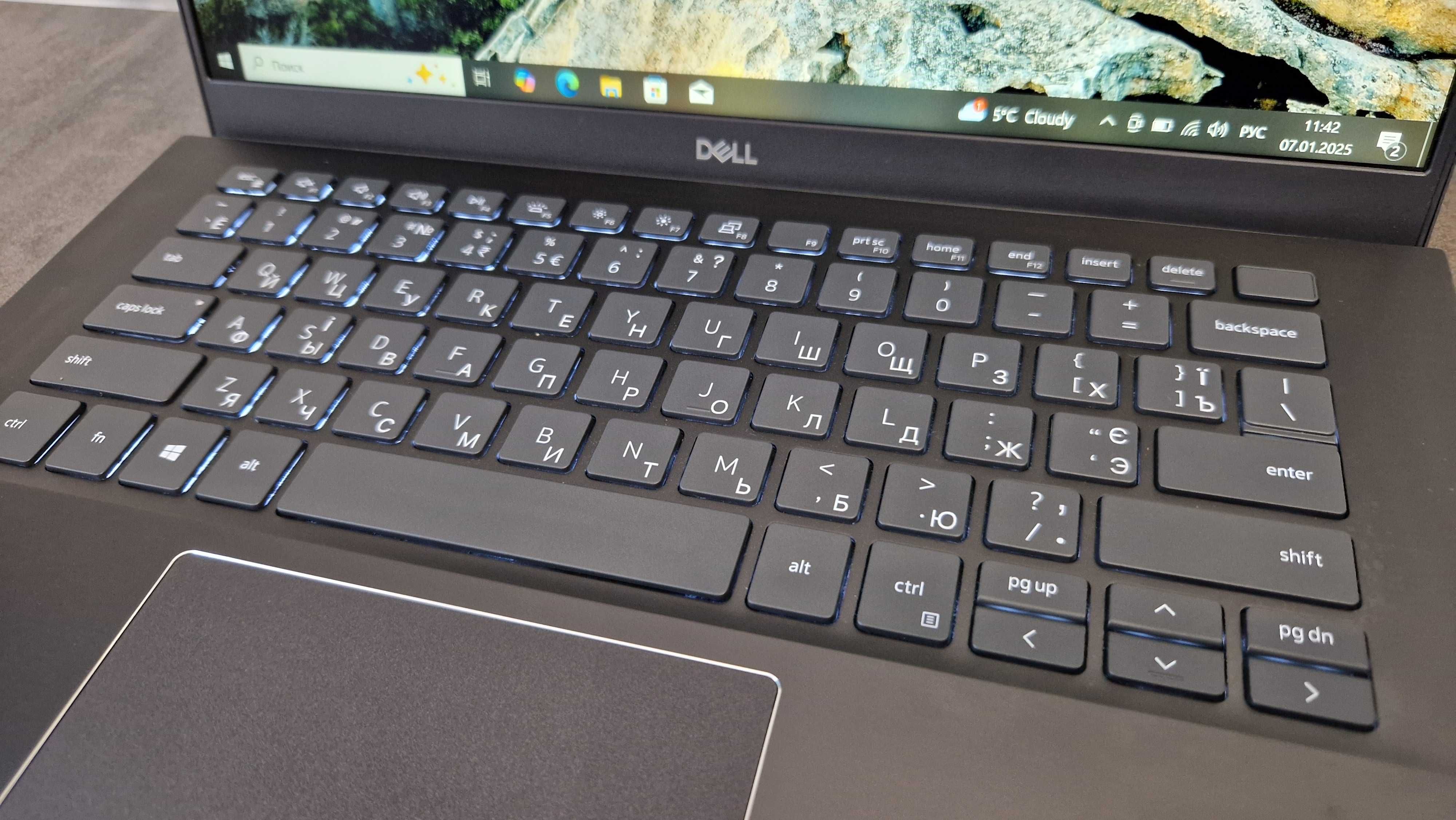 Ноутбук Dell Vostro 5402 / i5-1135G7 / 12 GB  / SSD 256 GB /