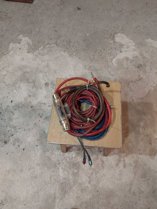 Wzmacniacz Hifonics Zeus ZX6400 razem z Tuba Basowa 500W