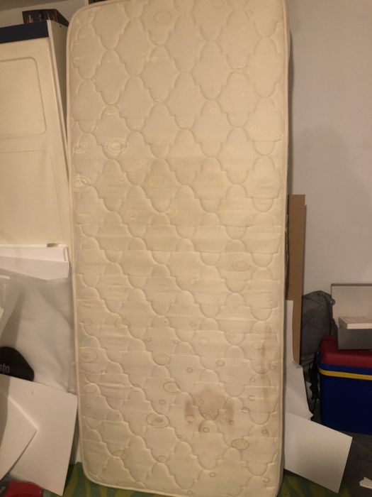 Colchão infividual, usado