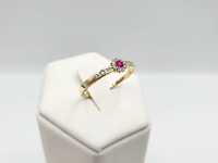 Złoty pierścionek z różowym oczkiem 1,17g 585 14K R. 17