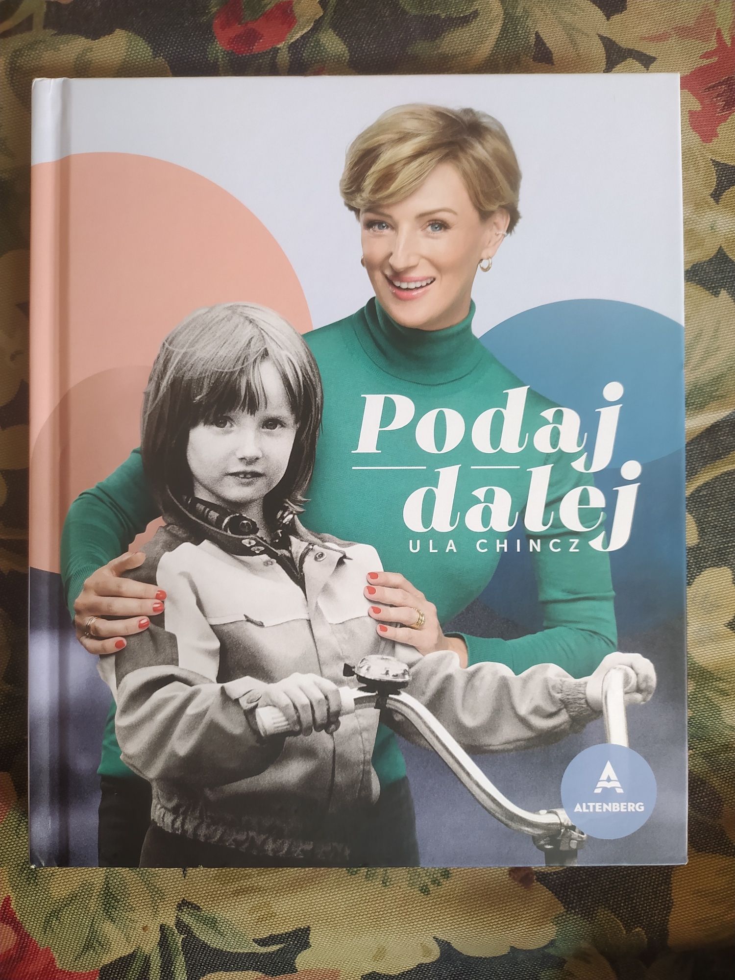 Ula Chincz, Podaj dalej