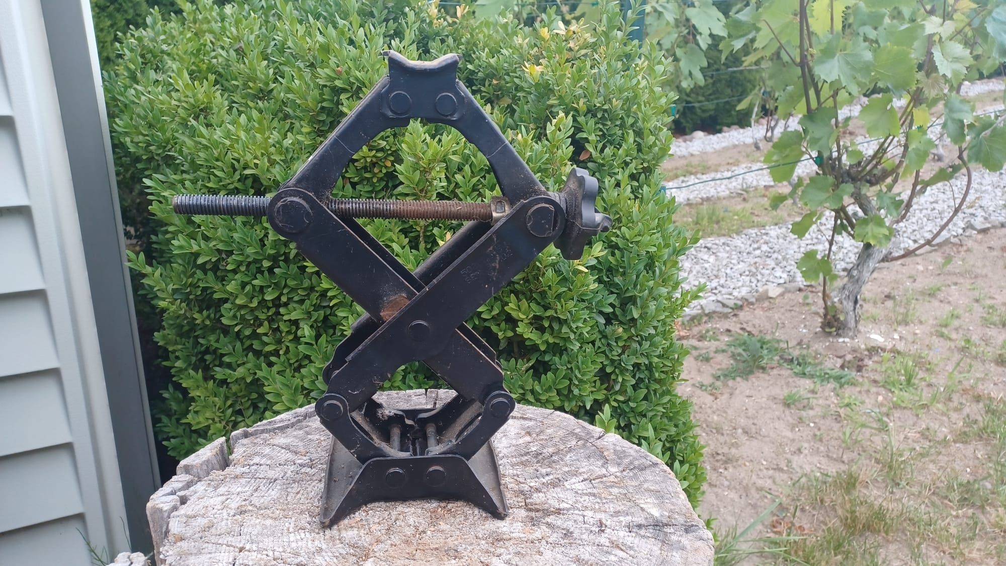 Lewarek podnośnik do samochodów osobowych