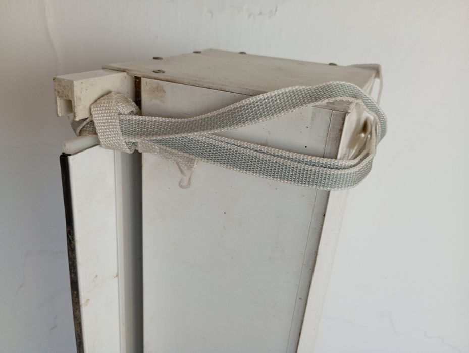 Caixa com estore com persiana