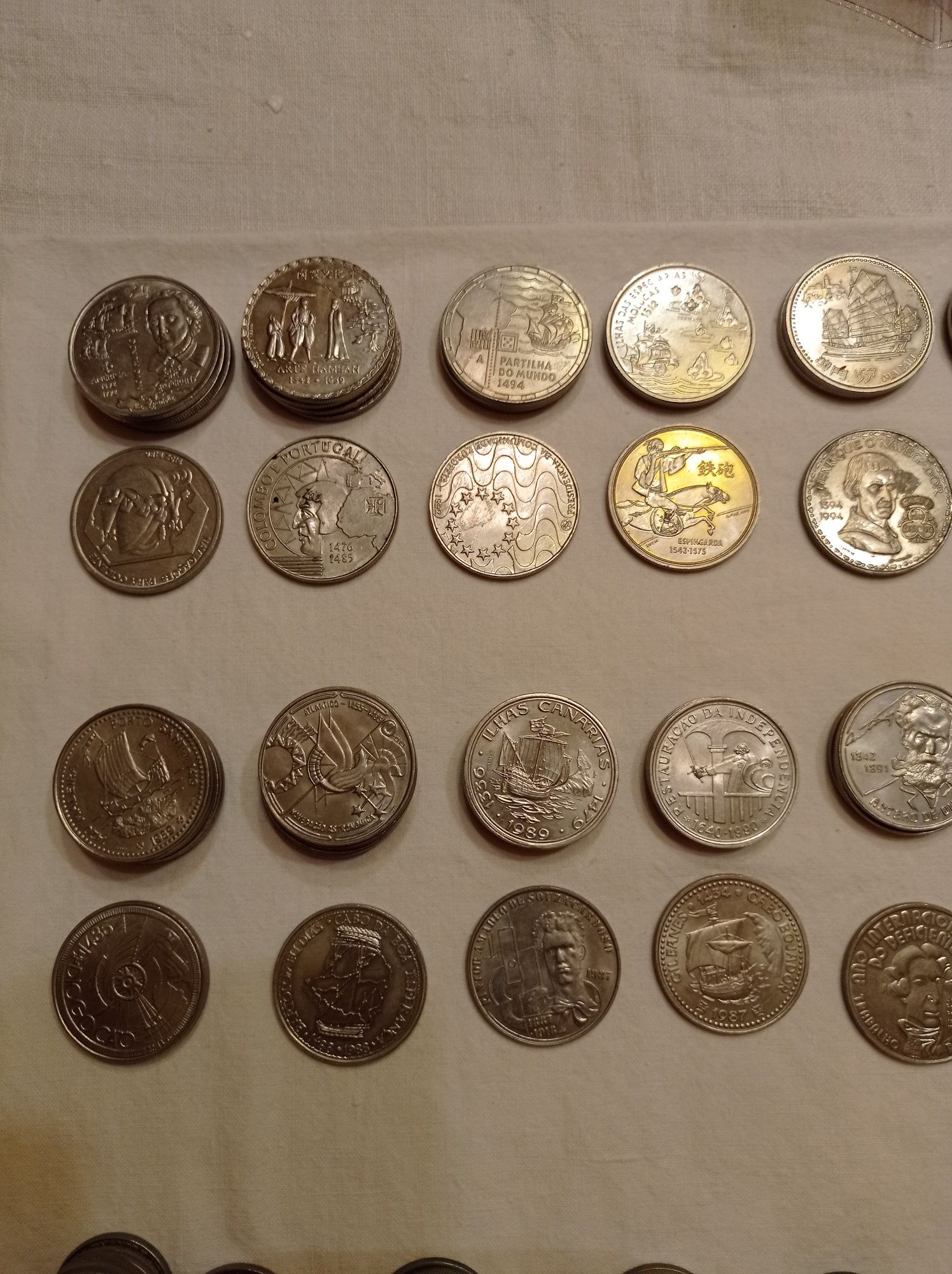 Moedas de 200 escudos / 100 escudos etc