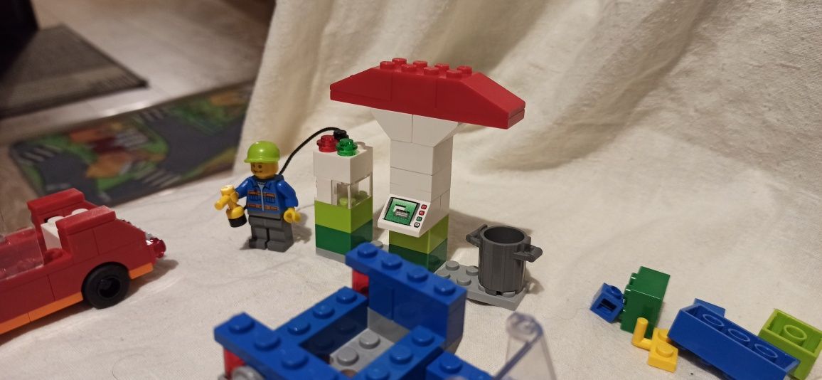 Lego Creator 5898 - stacja benzynowa
