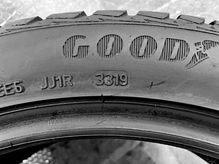 Шини Б/в 235.45.19 пара Goodyear