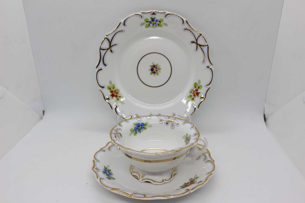 Trio Chávena Recortada + 1 pires bolo Floral e ouro Vista Alegre 1947