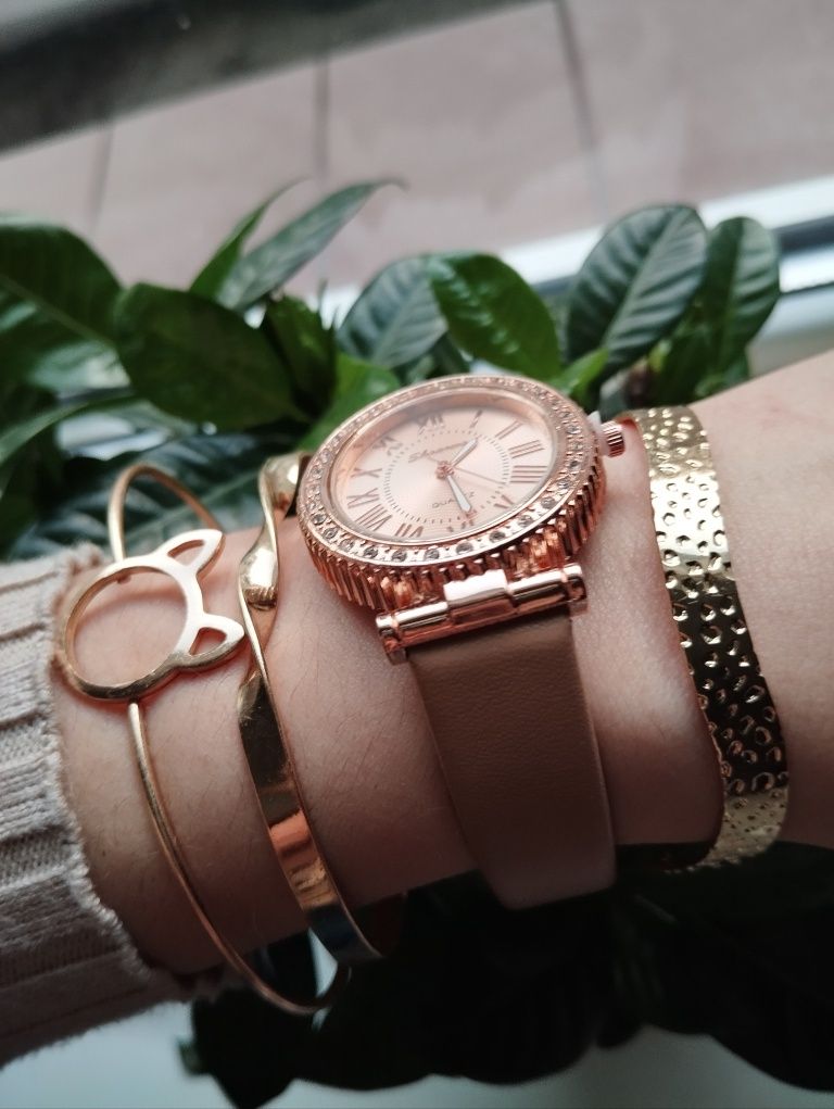 Zestaw biżuterii komplet bransoletki zegarek na rękę cyrkonie złoto
