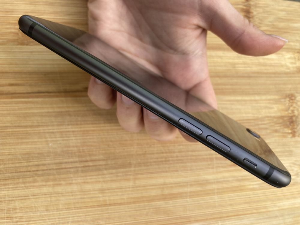 Iphone se 2020 szary
