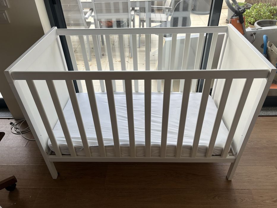 Berço + colchão IKEA