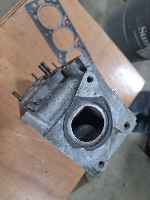 Продам головка опель вектра А 2.0